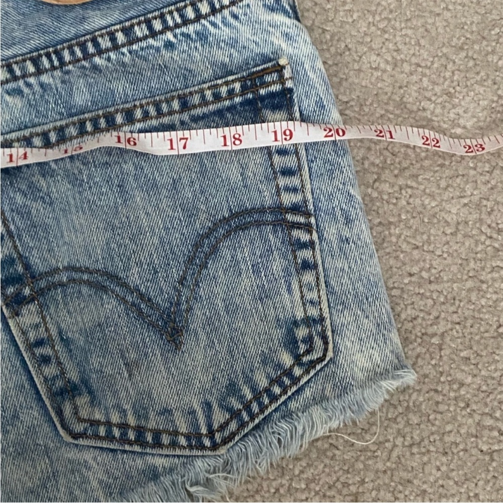 Vintage Acid Wash Cut-off Levi's 505 Sz 30 Denim Distressed Women Shorts - Picture 6 of 9